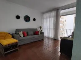 Apt perto do mar em Pitangueiras com estacionamento