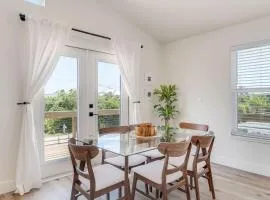 Bright New Beach House with In- Law Suite -- 2 blocks to beach!