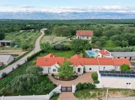 Luxury villa with a swimming pool Poljica, Zadar - 22070