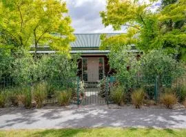 Green Oasis - Cromwell Holiday Home