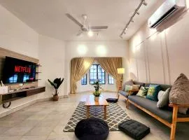 NEW! Petaling Jaya Landed Home next to Paradigm Mall, LDP, 5 Bedroom for up to 18Pax