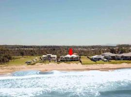 Whitewater Beach House, holiday home in Old Bar