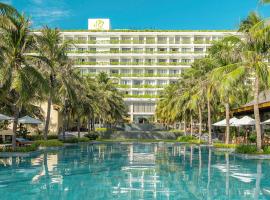 Rosa Alba Resort & Villas Tuy Hoa, hotel en Tuy Hoa