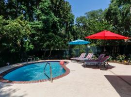 120 Druid Oaks Lane, villa i Saint Simons Island