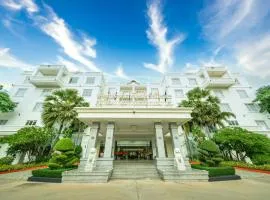 Pursat Riverside Hotel & Spa