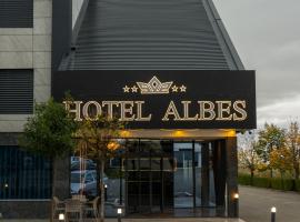 HOTEL ALBES, viešbutis mieste Prizrenas