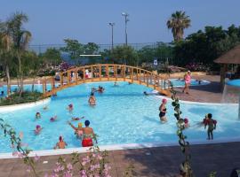 Villaggio Marinella DIRETTAMENTE sul mare, hotel i Isola Capo Rizzuto