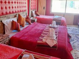 Erg Chebbi Luxury Camp, готель у місті Мерзуга