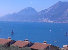 Appartamenti Casa Nina, lago,montagne, uliveti, holiday home in Brenzone sul Garda