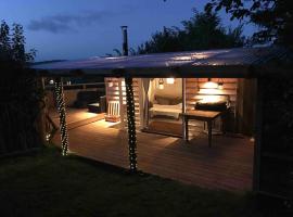 Rustic Lodge, Stunning views & star gazing bath, hotel in Exeter