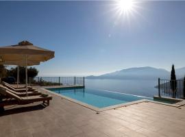 Stunning Kefalonia Villa - 3 Bedrooms - Villa Remvi - Private Infinity Pool and Astounding Sea Views - Agia Efimia, Hotel in Ferendináta