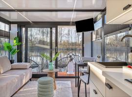 Dzīvoklis Charming Tiny Houseboat Escape Near Amsterdam pilsētā Kortenhoef