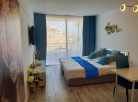 Las Americas Best-Suite 10 -Studio Luxury con vista a 5 mins dalla spiaggia con 2 piscine, hotel in Playa Fañabe