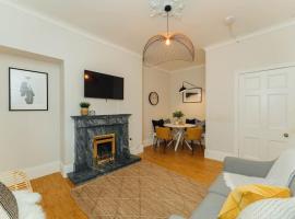 Beautifully Renovated 2 Bedroom Apartment, pet-friendly hotel in Stirling