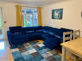 Spacious 5 Bedroom House- Harry potter world & London, holiday home in Watford