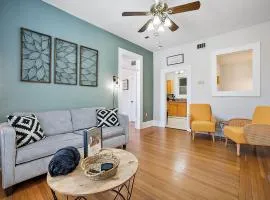 Downtown Digs~King Bed~UPSTAIRS Apartment~Downtown Eustis