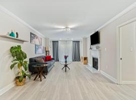 W - Atlanta Luxury 1bdr 1bath ensuite shared Condo in prime location, homestay in Atlanta