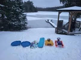 BowLakeHouse - Lakefront Cottage with Beach