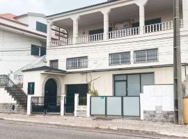 GH Odivelas - Casa Particular com Bilhar!, vacation home in Famões
