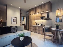 Luxurious wooden detail flat in city center – apartament w Chalkidzie