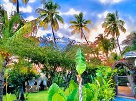 MAJO LOUNGE dans un jardin tropical à 5 min de la mer Caraïbe