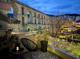 Under the Aqueduct boutique house, hotelli kohteessa Kavala lähellä maamerkkiä Mehmet Alin talo