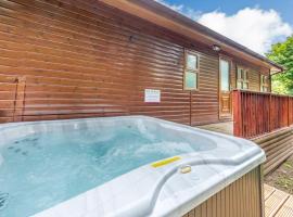 HB Hornbeam Lodge 04, vacation home in Narberth