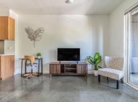 Seattle Lux 1 bd Apartment- Rooftop, WiFi, Pet Friendly, hotel in Seattle
