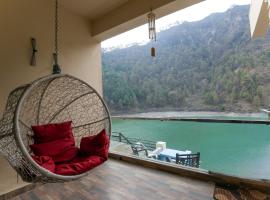 Allure lake front, hotell i Nainital