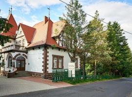 Willa Pałacyk، بيت ضيافة في شيراردوف ازدروي
