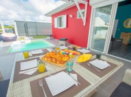 Villa cosy avec piscine, jacuzzi et sauna VILLA SAADA, hotelli kohteessa Le Vauclin