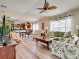 Beautiful Home in The Villages with Screened Lanai!, hotel in Wildwood