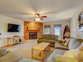 Brown Family Condo for Families Golf Trips and Girls Getaways, family hotel in Wisconsin Dells