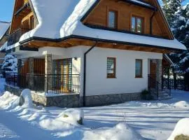 Pokoje Gościnne ZYCH - Domek