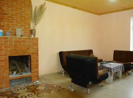 Guesthouse Lasha، بيت ضيافة في Khoni