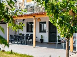 YOLO Resort- Giardino