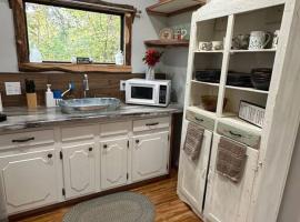 Treehouse at Berry-patch, holiday home in Longview