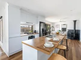 Pet Friendly 3 bedroom house with large backyard
