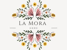 La Mora Home - Casa de Campo, country house in Victoria