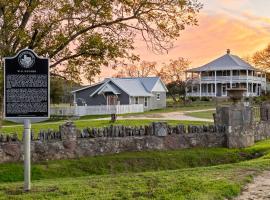 Kingsby Cottage - 1 Bedroom w Mountain views, lavprishotell i Boerne