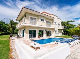Special offer! Villa Bueno with private pool&beach, Hotel in Punta Cana