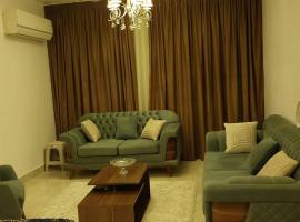 legacy newcairo apartment, parkolóval rendelkező hotel Burg el-Ḥudûd városában