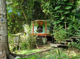 Dôme en bord de rivière, glamping site sa Saint-Claude