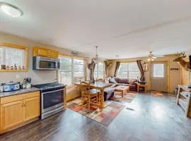 3BR Dog-Friendly lake access Home with kayaks