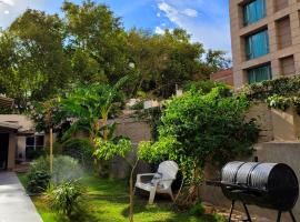 "Casa Amalia Apartamentos" Plaza Italia y Av Arístides a 50mts, lugar con jardín