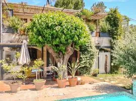 Nice Home In Montaren Et St With Wifi, Swimming Pool And 1 Bedrooms