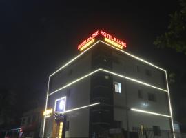 Radhe Residency، فندق في نافي مومباي