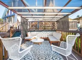 The Treehouse Pet Friendly 2 Mins Walk to Beach