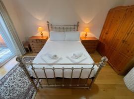 Amazing Cottage In Delightful Madingley Village, cheap hotel in Madingley