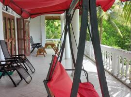 Shanon Lake Villa Surf Lodge, hotell i Midigama East